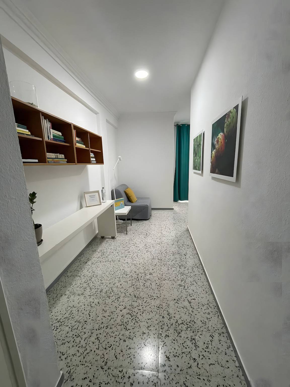 Entire studio, Vacation Studio 'Puerto Centro House' with Balcony and Wi-Fi in Puerto de la Cruz, North Tenerife