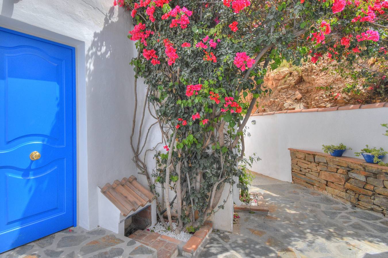 Geheel vakantieappartement, Casa Redonda a tranquil spacious apartment in Cómpeta, Costa del Sol