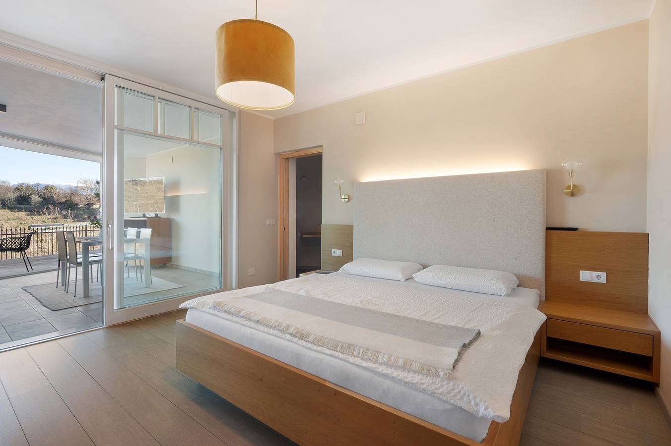 Ganze Wohnung, Ferienwohnung 'Landhaus Antonius Loft Suite Vitus' mit Bergblick, Wi-Fi und Klimaanlage in St. Michael, Eppan an der Weinstraße
