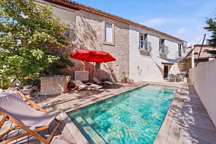 Location de vacances pour 15 personnes, avec Balcon et Terrasse ainsi que Jardin et Piscine à Saint-Bauzille-de-Montmel