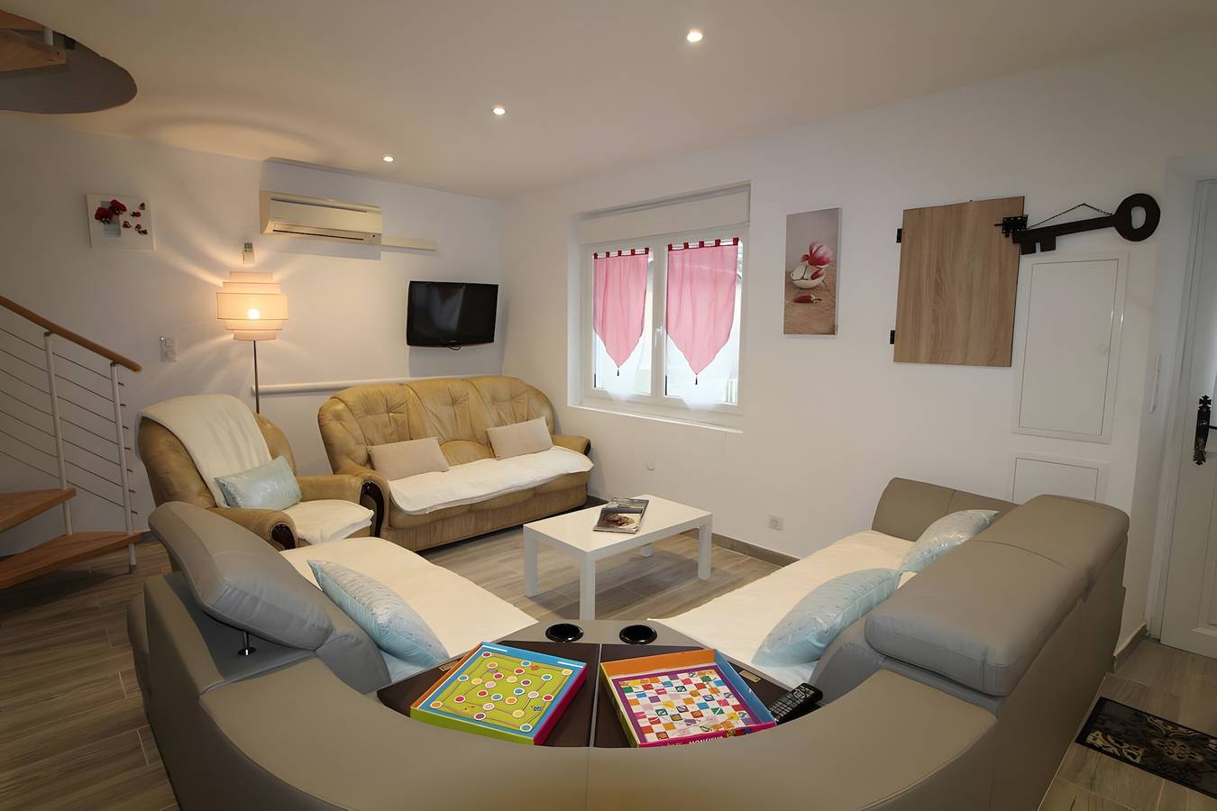 Villa « Gîte Le-joie » avec piscine partagée, Wi-Fi et climatisation in Saint-Alban-Auriolles, Ardèche