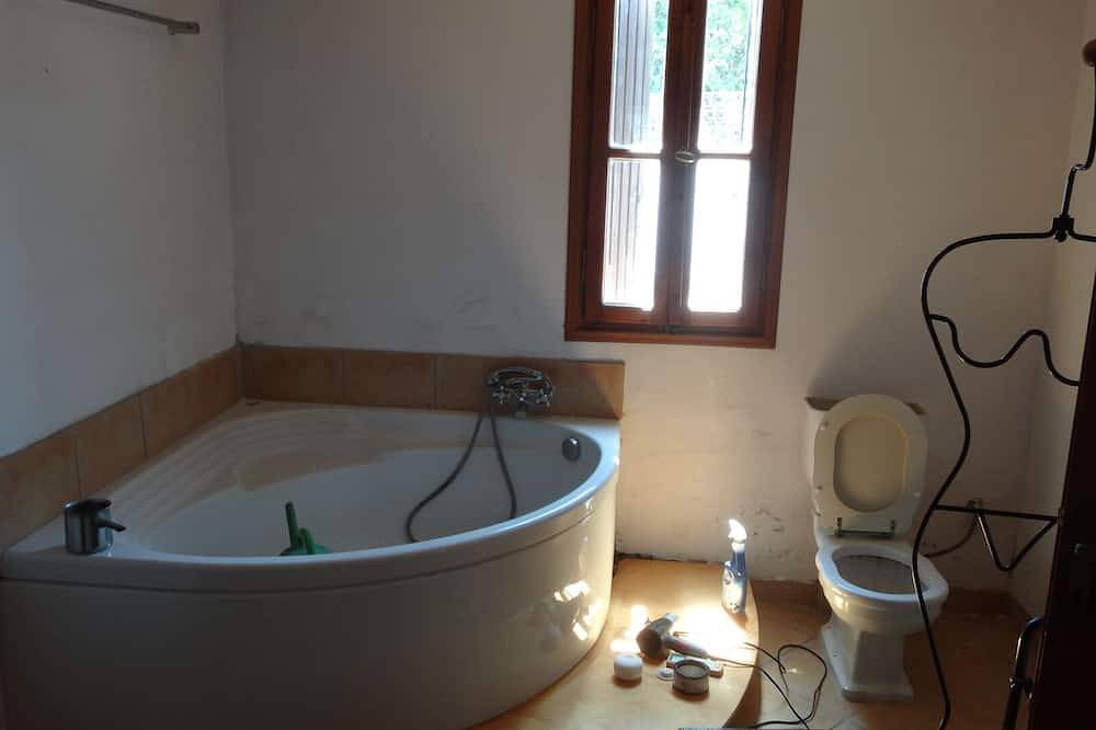 Ganze Wohnung, Ruhiges Gästezimmer mit grossem Bad in Amaniou in Kos