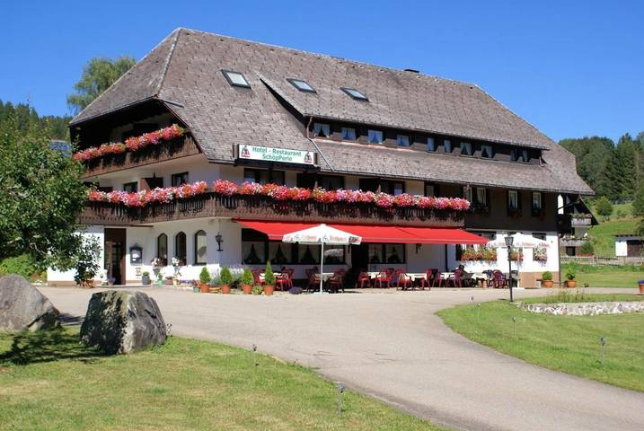 Hotel für 2 Personen, mit Terrasse und Garten sowie Ausblick in Häusern