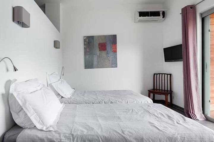 Location de vacances pour 14 personnes, avec piscine et balcon dans Office de Tourisme Porto Vecchio Sud Corse - 2