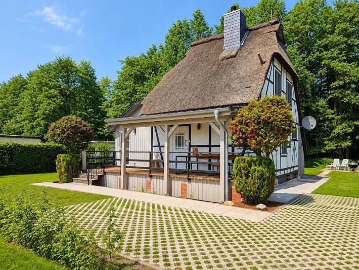 Ferienhaus für 5 Personen, mit Balkon und Terrasse sowie Garten und Seeblick