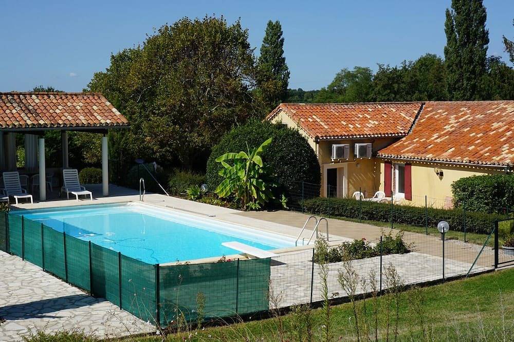 La Bakénia, gite T2 \"Nissou\" with pool and air conditioning in Villeneuve-sur-Lot, Villeneuve-sur-Lot region