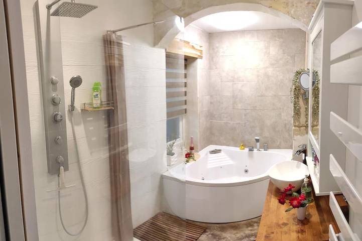 Location de vacances pour 4 personnes, avec jardin et jacuzzi dans Les Roches-l'Évêque - 4