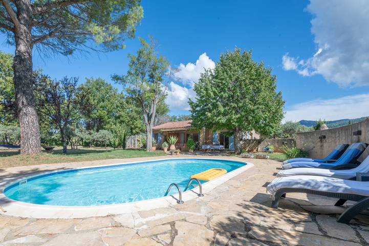 Location de vacances pour 6 personnes, avec terrasse et jardin, animaux acceptés à Aups - 3