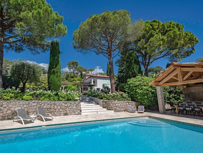 Villa für 10 Personen, mit Balkon und Terrasse sowie Garten