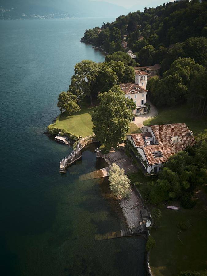 Villa per 8 persone, con Balcone e Terrazza nonché Giardino e Vista lago a Laveno-Mombello