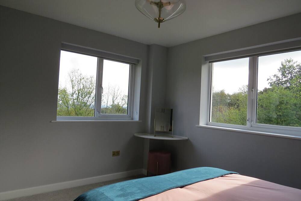 Entire apartment, Luxury Apartment with Private Pool and Hot Tub in Tiverton, Devon
