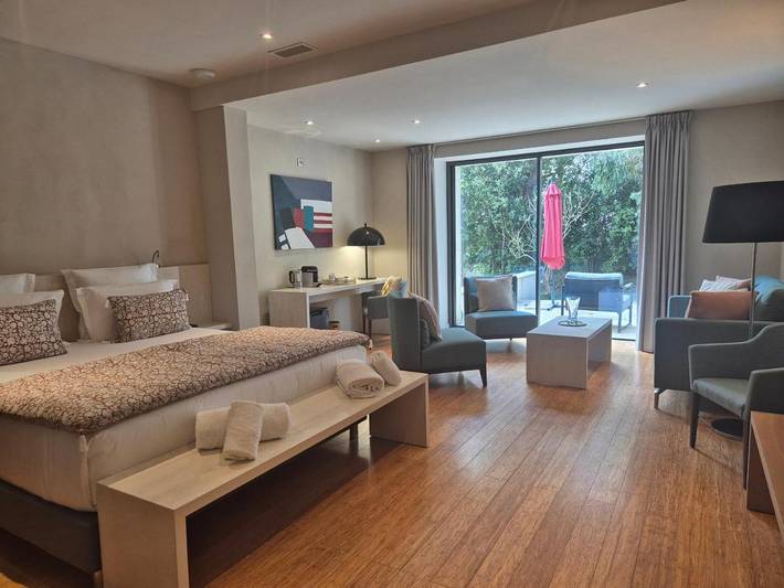 Hôtel pour 2 personnes, avec jardin ainsi que vue et piscine, animaux acceptés à Carignan-de-Bordeaux - 2