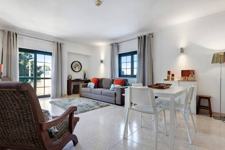 Appartement entier, Appartement de vacances "Dunas Mar" avec piscine partagée, balcon et Wifi in Alvor, District de Faro