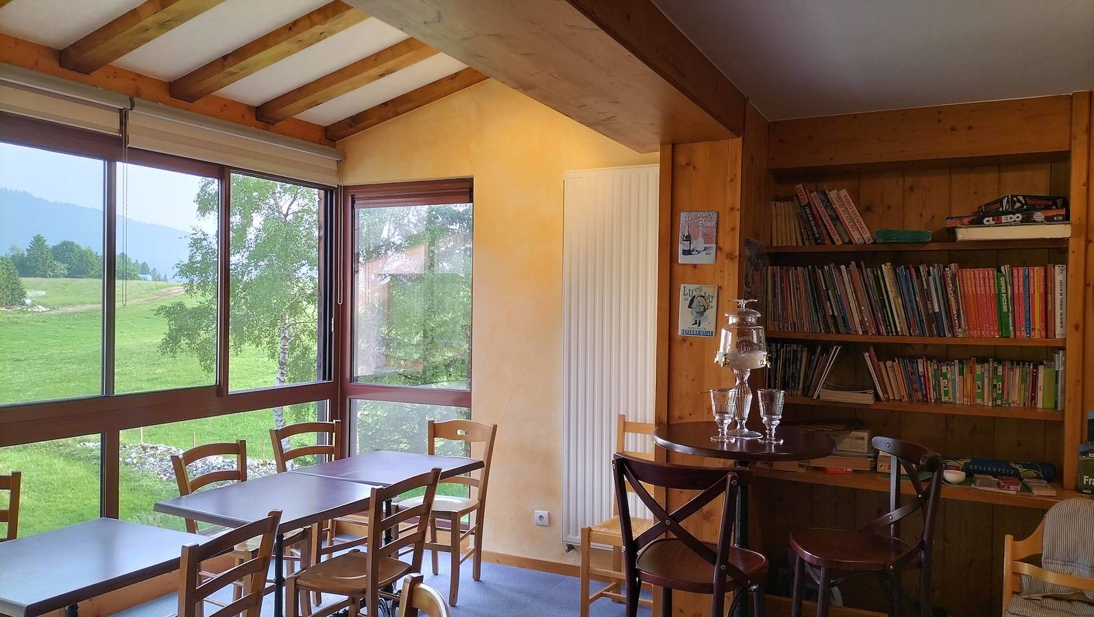 La Maison du Montagnon - Auberge collective in Mouthe-Lac et Mont d’Or, Parc naturel régional du Haut-Jura