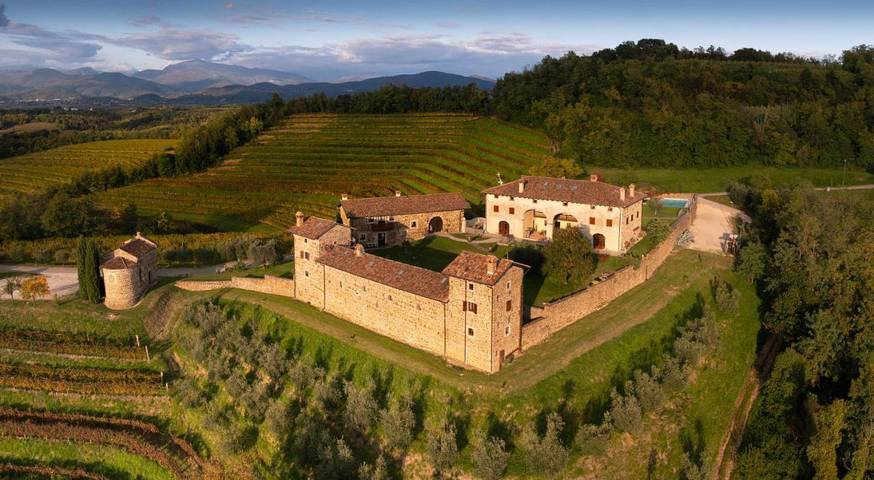 Agriturismo per 2 persone, con Terrazza e Giardino nonché Piscina e Panorama a Cormòns