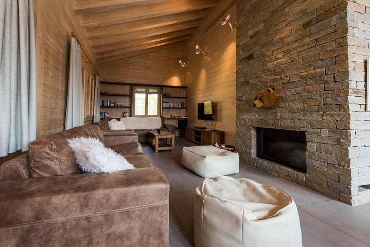 Ferienhaus für 8 Personen, mit Balkon und Whirlpool sowie Terrasse und Garten