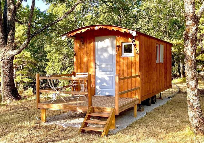 Gîte pour 4 personnes, avec Balcon et Terrasse ainsi que Jardin et Piscine