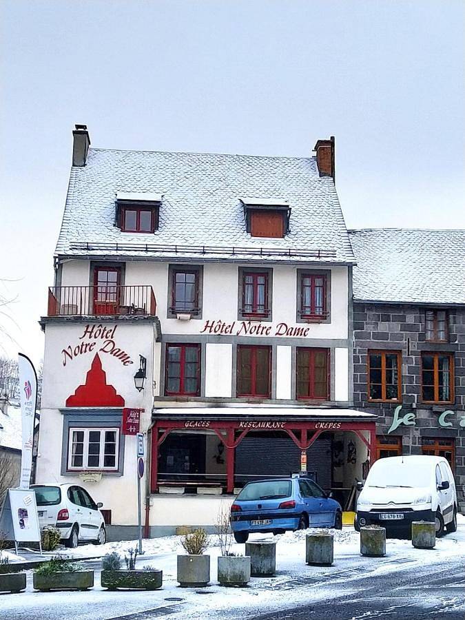 Hôtel pour 3 personnes, avec terrasse et vue à Orcival (Puy-de-Dôme) - 4