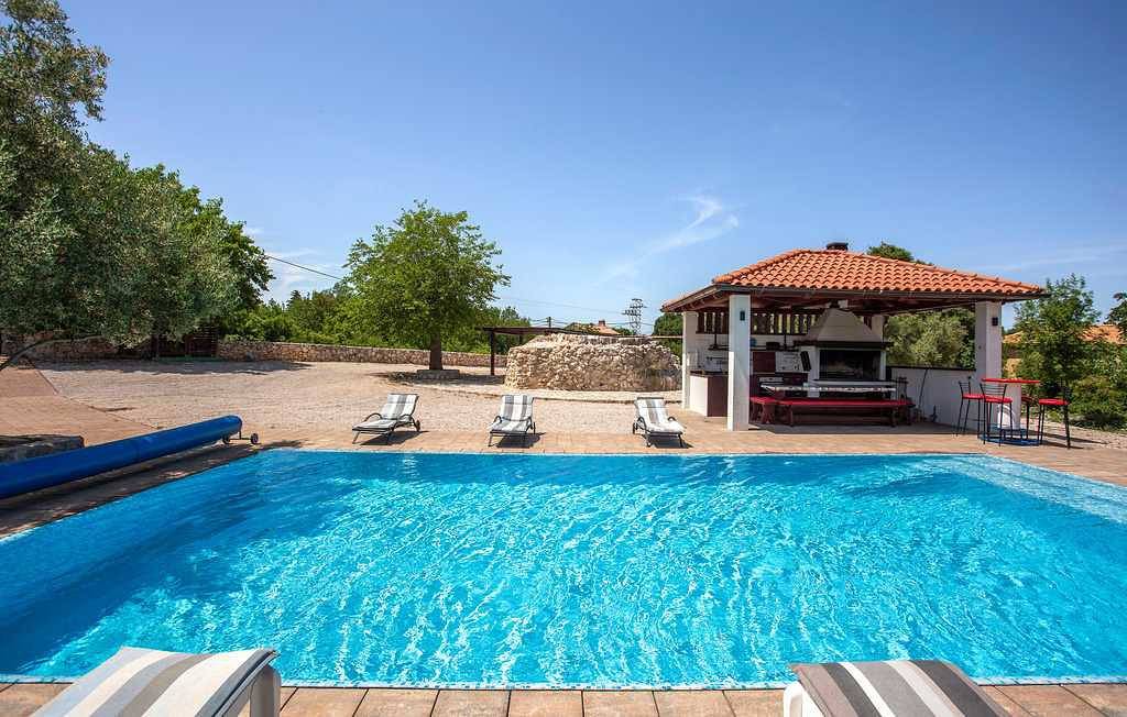 Villa für große Gruppen mit 60m2 Pool, Whirlpool, Sauna, Fitness, Spielplatz und Weinkeller in Dobrinj, Krk