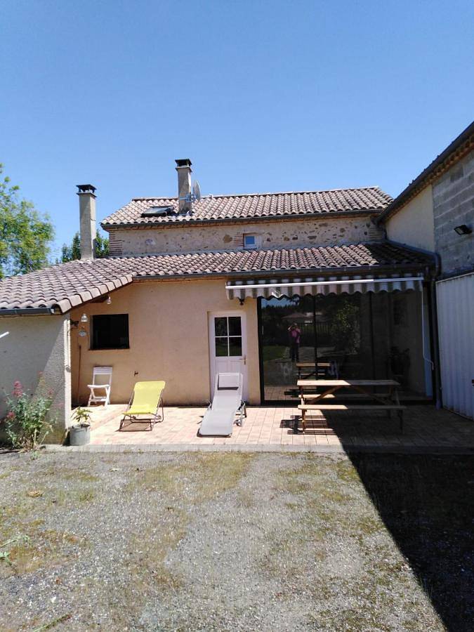 Location de vacances pour 5 personnes, avec jardin et terrasse à Saint-Pierre-de-Buzet - 2