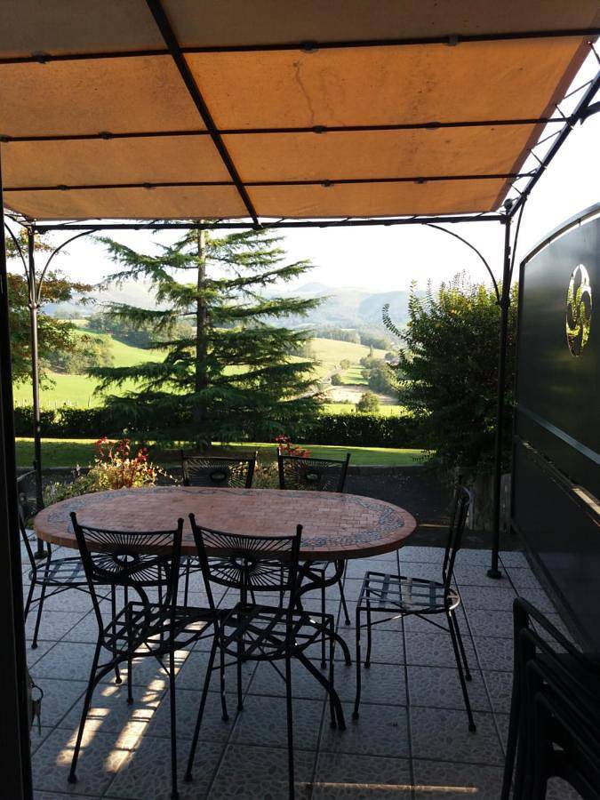 Gîte pour 4 personnes, avec Terrasse ainsi que Jardin et Vue dans Ainhice-Mongelos
