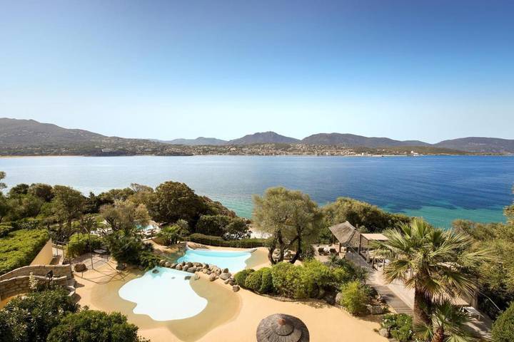 Hôtel pour 2 personnes, avec Balcon et Jacuzzi ainsi que Terrasse et Jardin à Olmeto