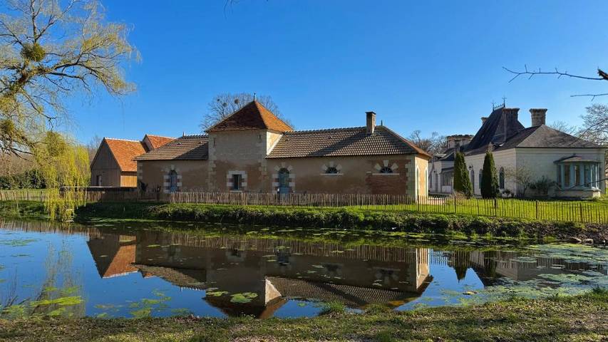 Location de vacances pour 4 personnes, avec Terrasse ainsi que Jardin et Vue à Nouans-les-Fontaines