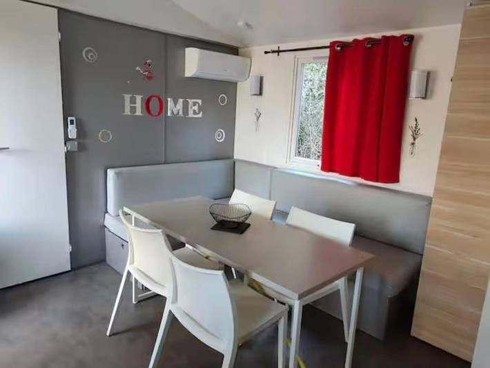 Location de vacances pour 6 personnes, avec jardin ainsi que terrasse et piscine à Pont-de-Salars - 4