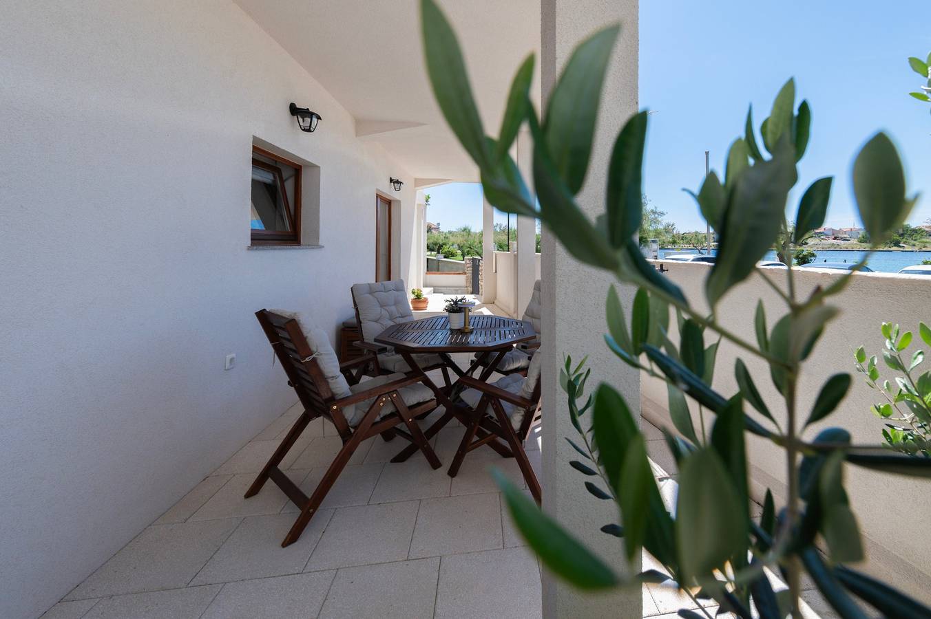 Ganze Wohnung, Seafront apartment Elona in Nin, Zadar