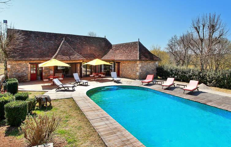 Gîte pour 8 personnes, avec terrasse dans le Lot