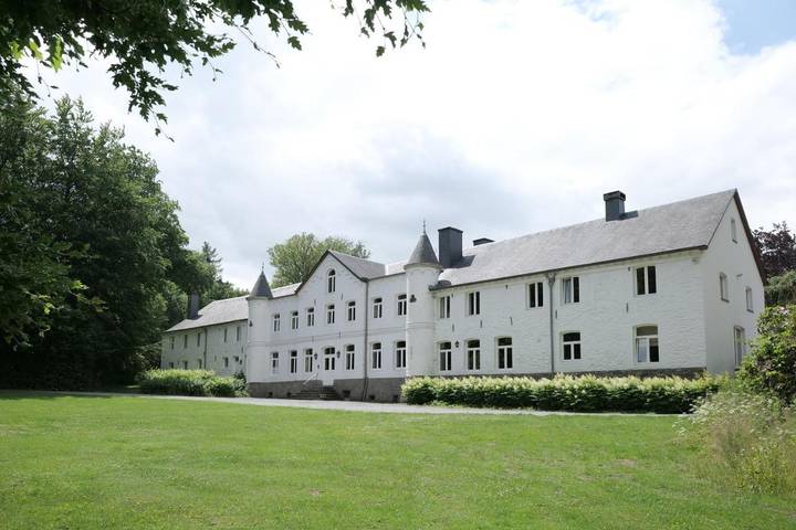 Maison de vacances pour 40 personnes, avec Terrasse et Jardin ainsi que Piscine et Vue à Sainte-Ode
