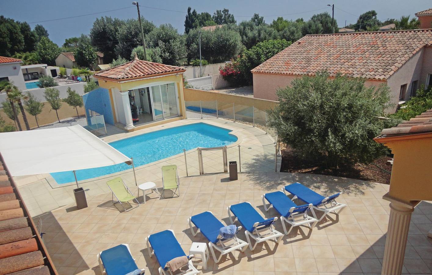 Retraite au bord de la piscine : 200m2 avec parking, climatisation et Internet - 300m de la plage ! in Agde, Côte d'Améthyste