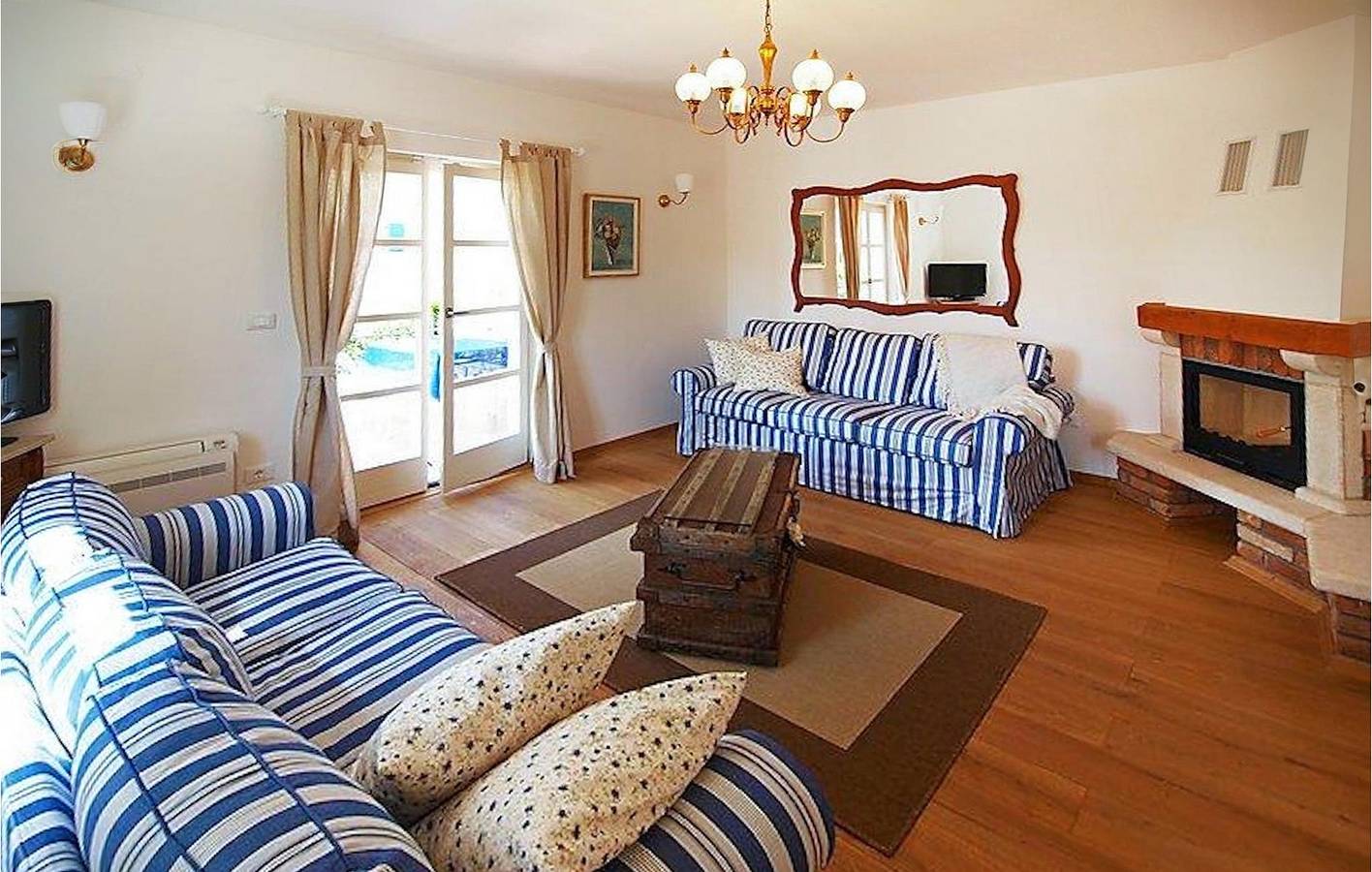 Charmante 2-Zimmer-Wohnung mit Pool, WLAN und Parkplatz in der Nähe von Kadumi in Grad Poreč, Porec und Umgebung