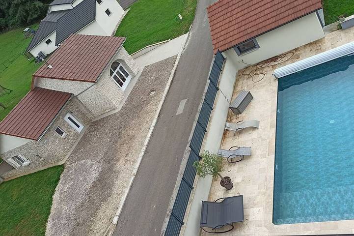 Location de vacances pour 9 personnes, avec Piscine dans Cordonnet