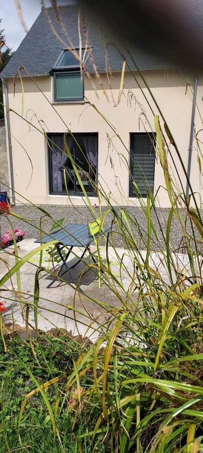 Location de vacances pour 2 personnes, avec terrasse ainsi que vue et jardin à Tréméloir - 2