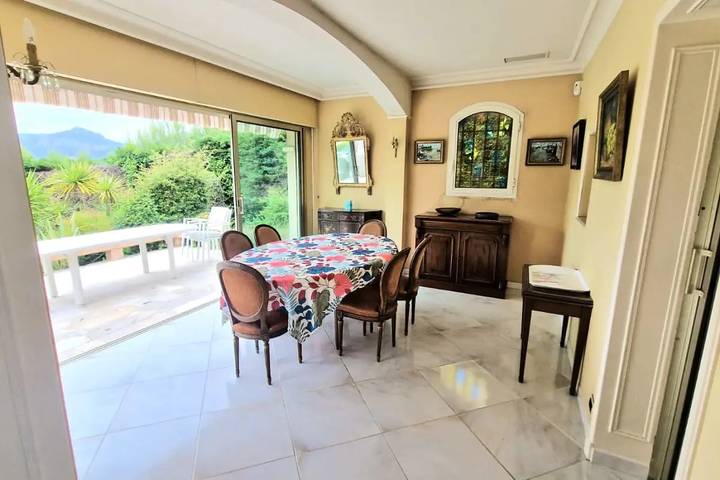Villa pour 8 personnes, avec terrasse ainsi que piscine et jardin à Mandelieu-la-Napoule - 4
