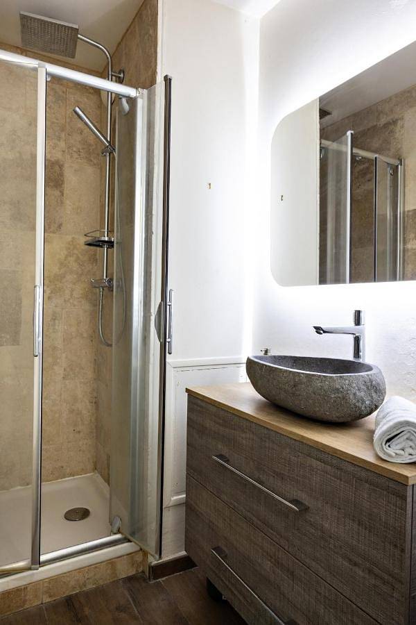 Gîte pour 8 personnes, avec balcon et jacuzzi à Chalon-sur-Saône - 4