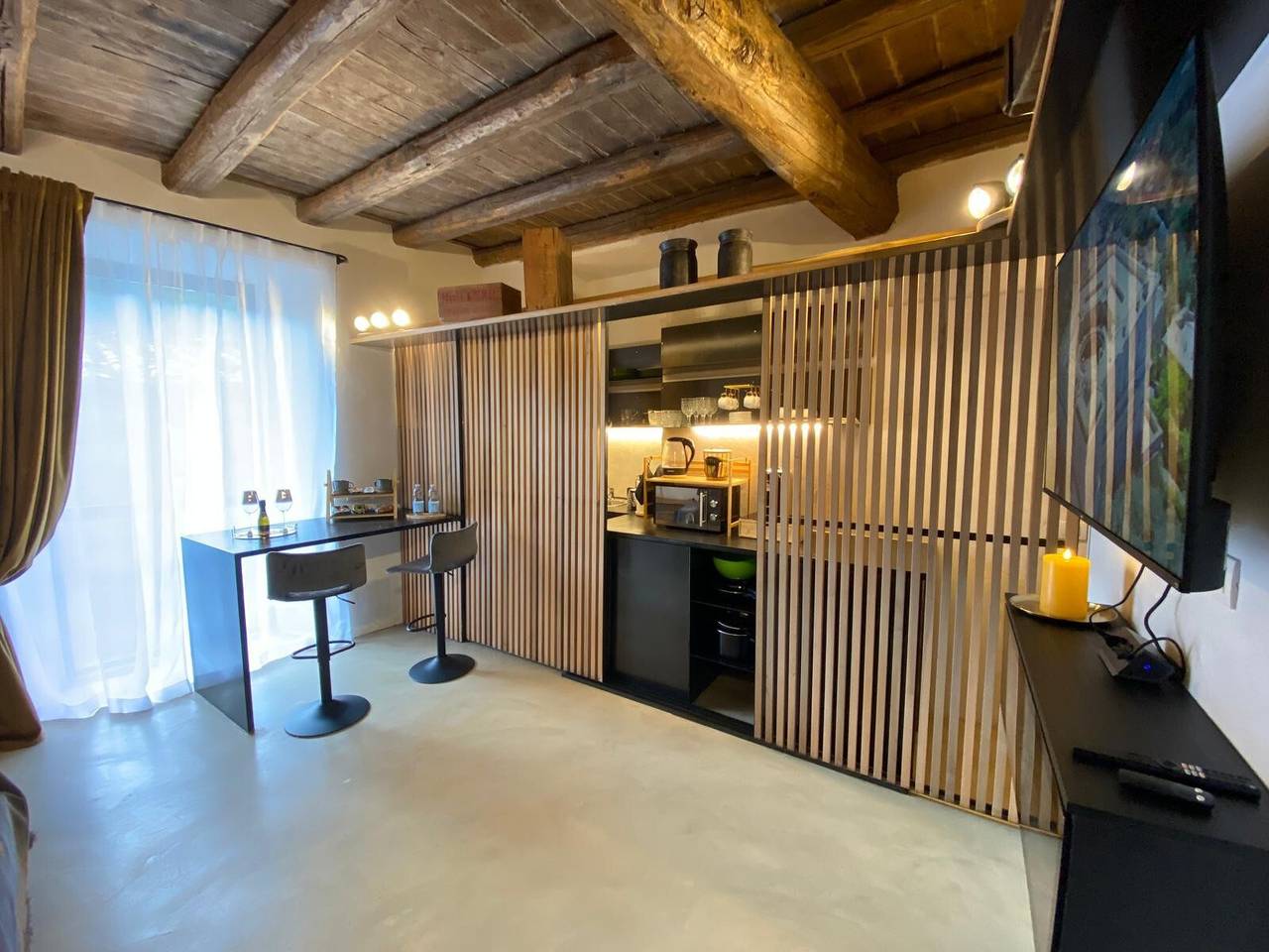 Entire apartment, Suite Tagliamento Apartment with Wi-Fi and Air Conditioning in Caprarola, Viterbo Province