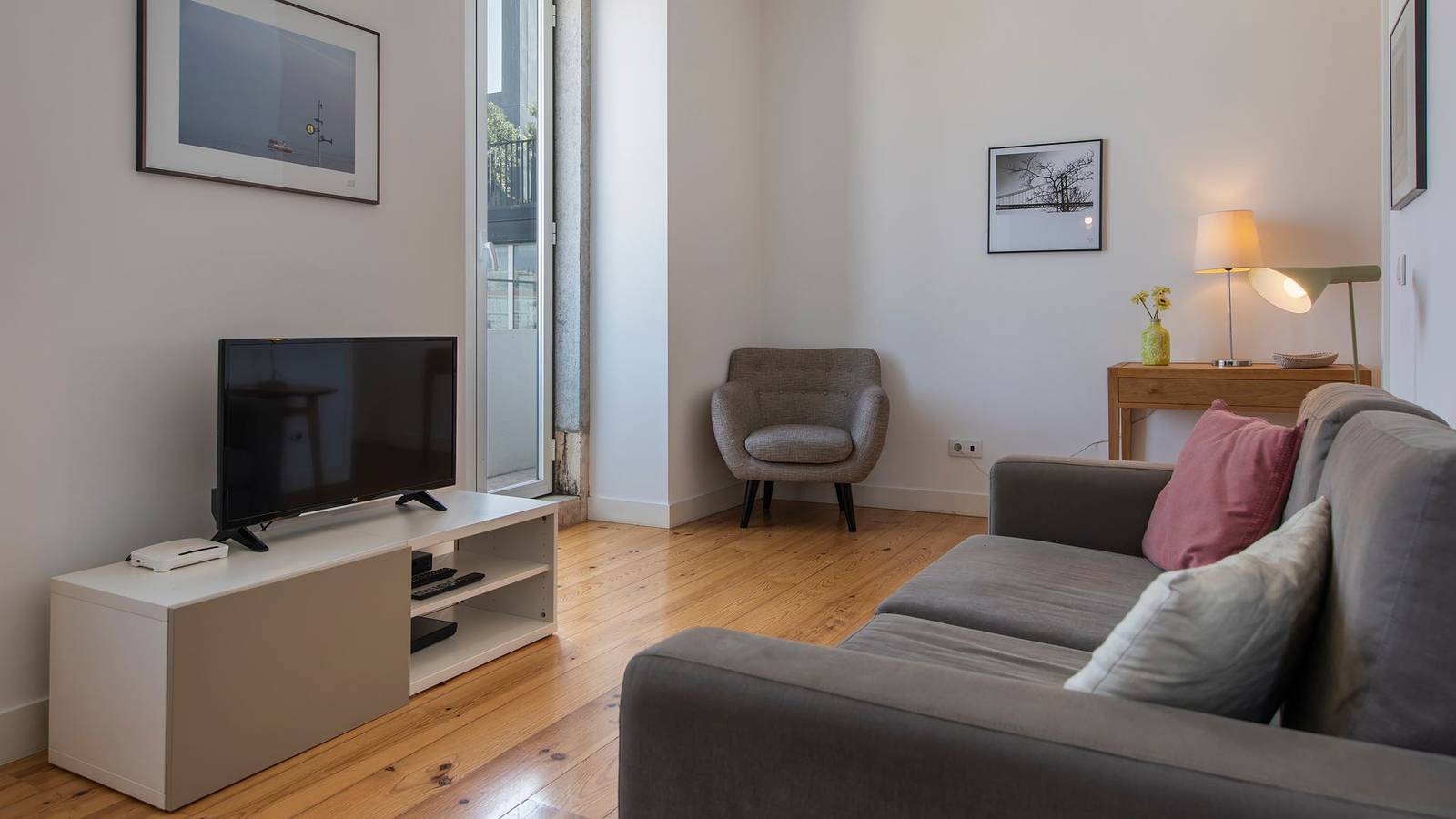 Apartamento inteiro, Sunny Santa Catarina I by Lovelystay in Misericórdia, Lisboa