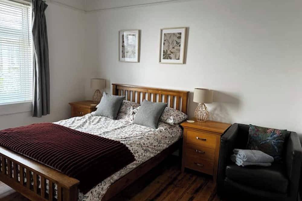 Spacious beach bungalow, less than 5 minutes walk to the beach in Bognor Regis, West Sussex