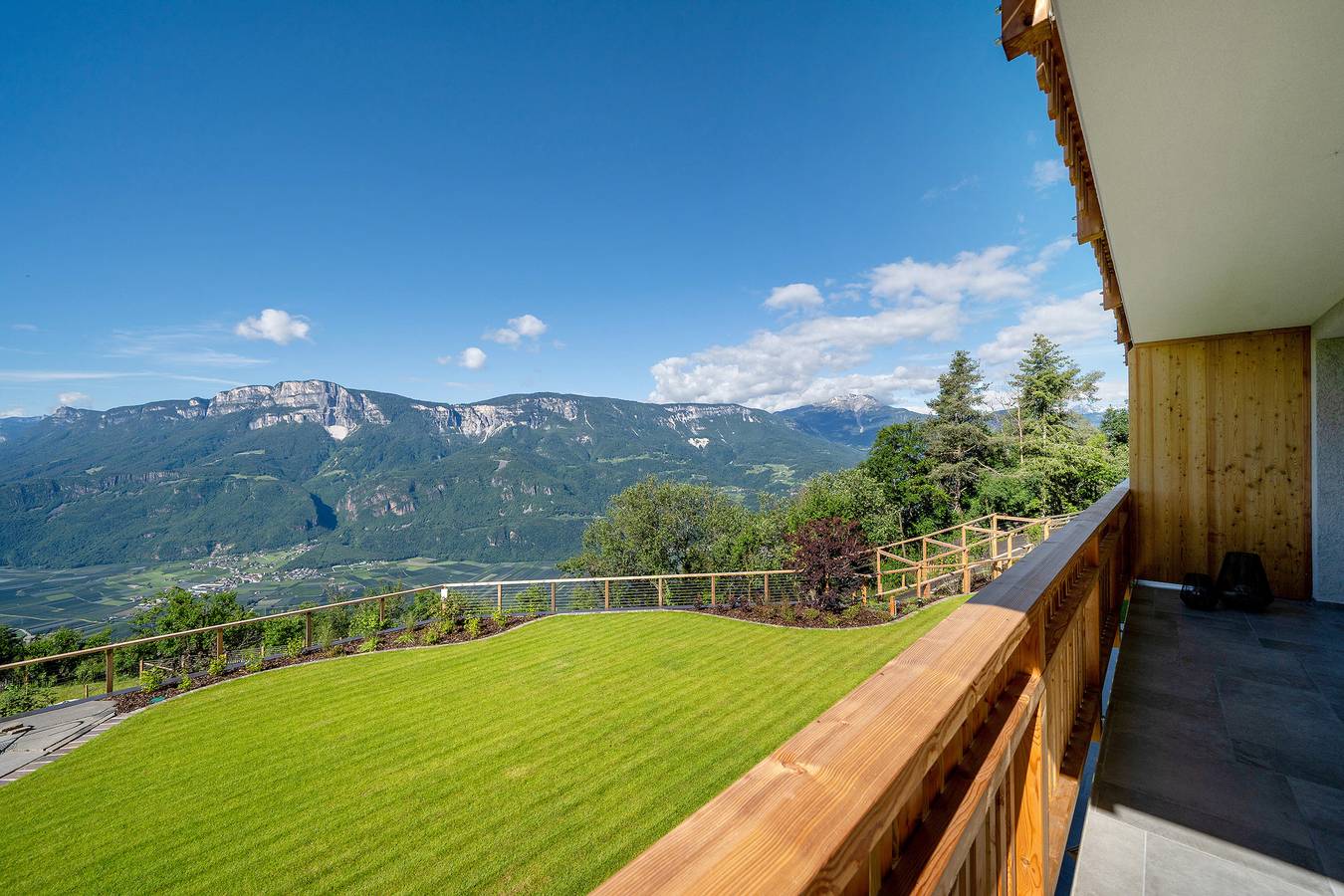 Ganze Wohnung, Ferienwohnung 'Lodge Thymian' mit Bergblick, privater Terrasse, privater Sauna und Whirlpool in Mölten, Sarntaler Alpen