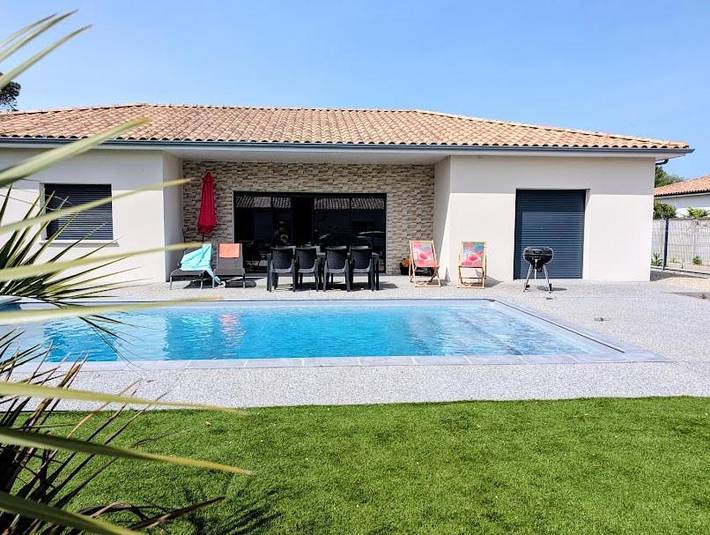Villa pour 8 personnes, avec Terrasse ainsi que Jardin et Piscine