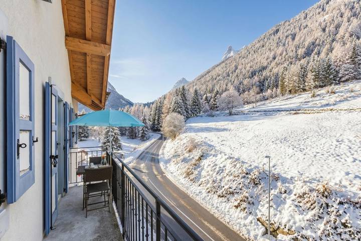 Entire apartment, V Buet 53: Beside Ski Lift; Pool, Sauna & Gym in Vallorcine, Bonneville region