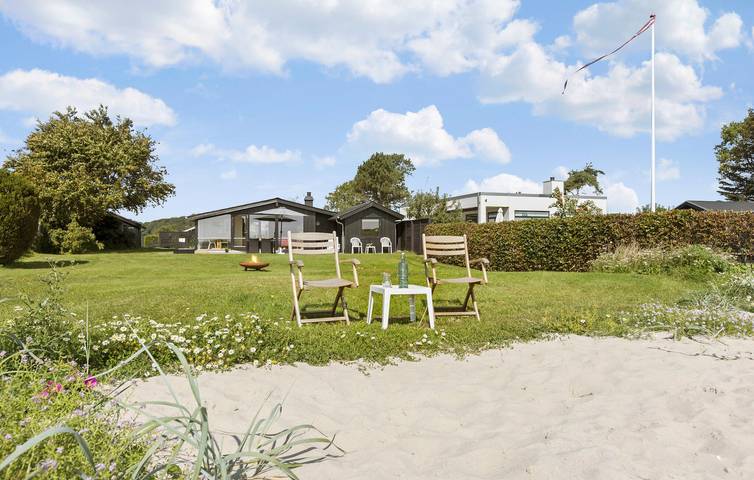 Ferienhaus für 5 Personen, mit Terrasse und Garten in Binderup Strand