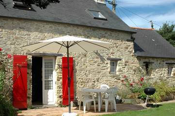Gîte pour 4 personnes, avec terrasse et jardin à Loperhet