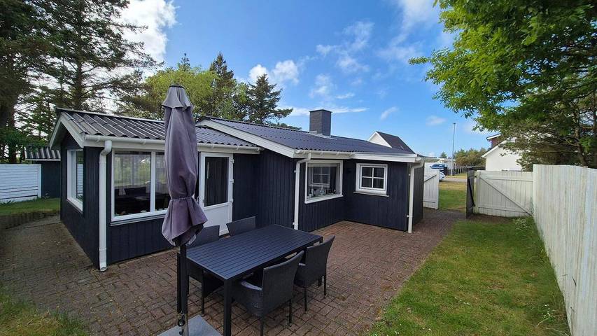 Ferienhaus für 4 Personen, mit Terrasse in Vorupør