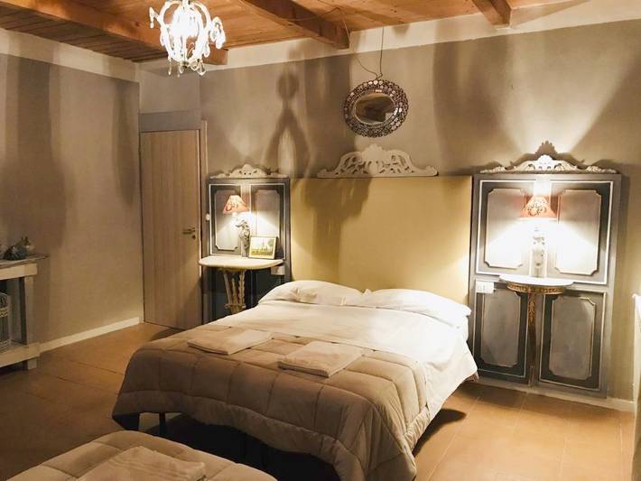 Chambre d’hôte pour 2 personnes, avec Balcon et Terrasse ainsi que Jardin et Vue à Voghera