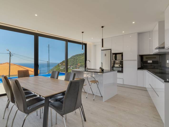 Location de vacances pour 6 personnes, avec piscine et jardin dans Arco da Calheta - 4