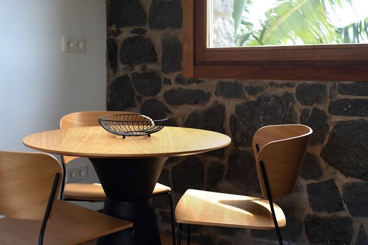 Country House 'Jacaranda - Finca La Suerte Grande' with Mountain Views and Shared Pool in Telde, East Gran Canaria