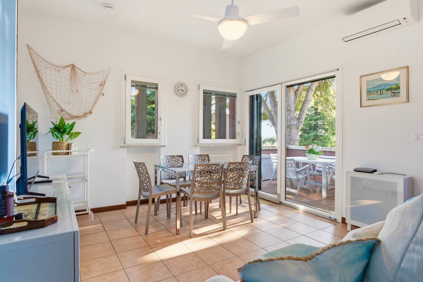 Entire apartment, Regarda - Blue View 2 with lake view, 2 bedrooms, pool in Cisano, Bardolino